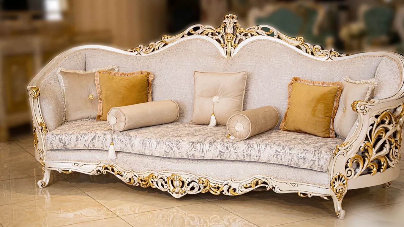 Should we buy a classic sofa for a small house? Should we buy a classic sofa for a small house?